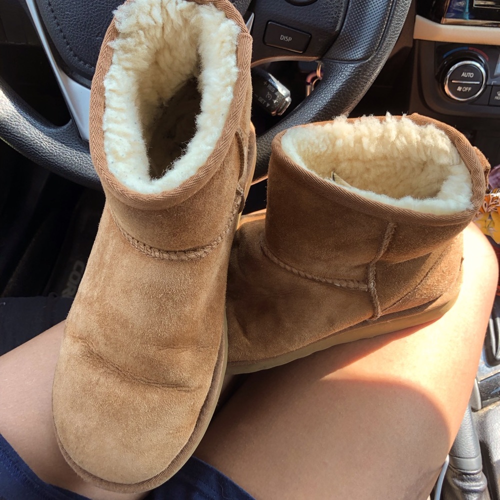 UGG mid-rise size 7 tan